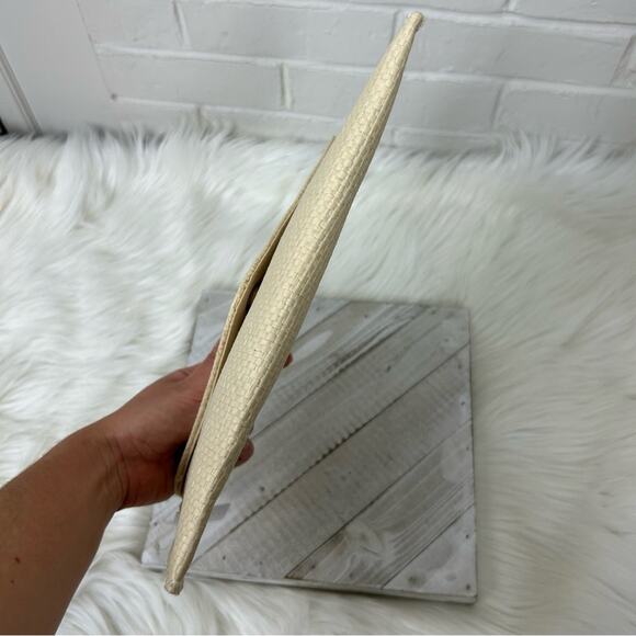 NWT Colorplay Woven Straw Cherries Summer Clutch Bag - Picture 6 of 6